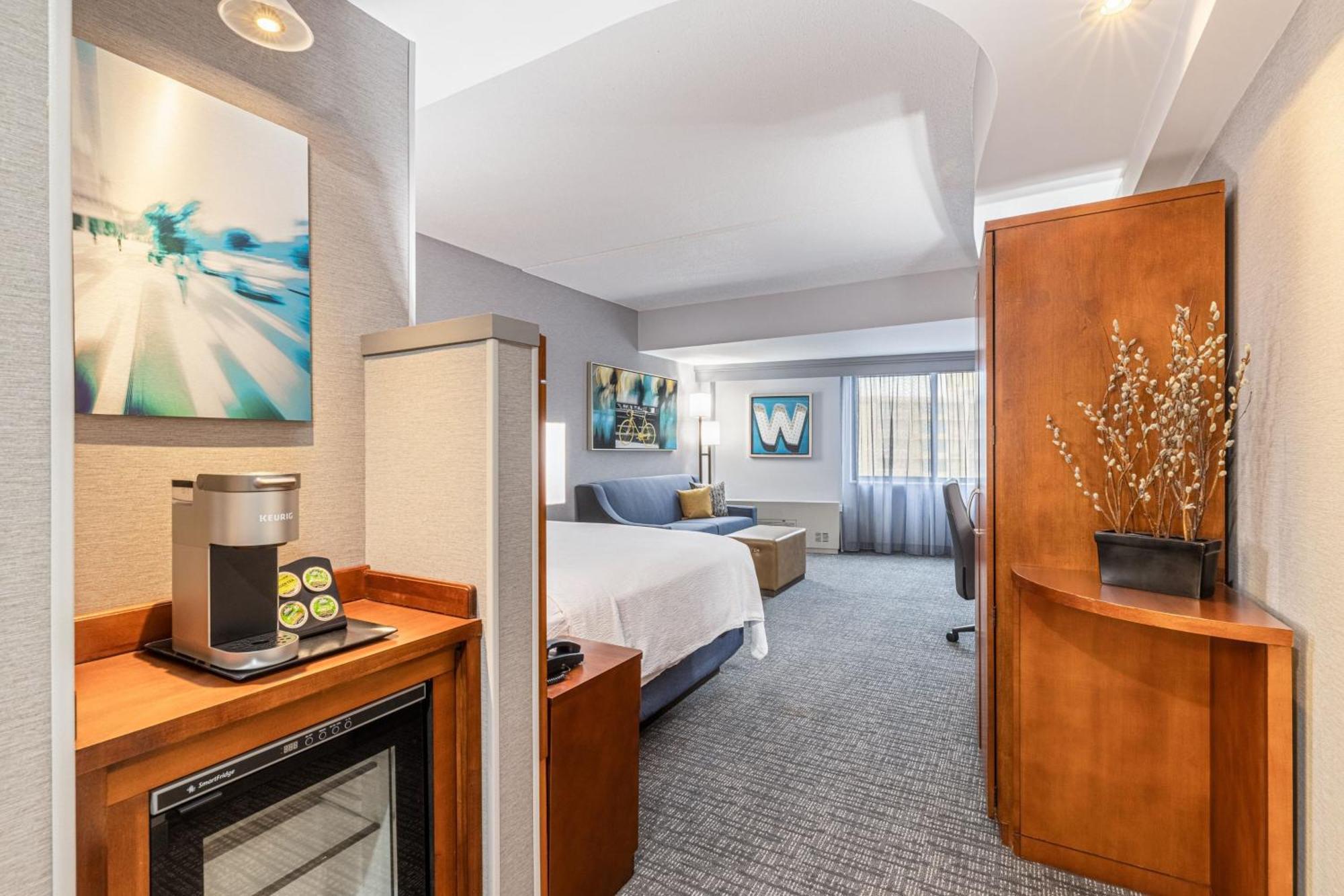 Courtyard By Marriott Boston Hotel