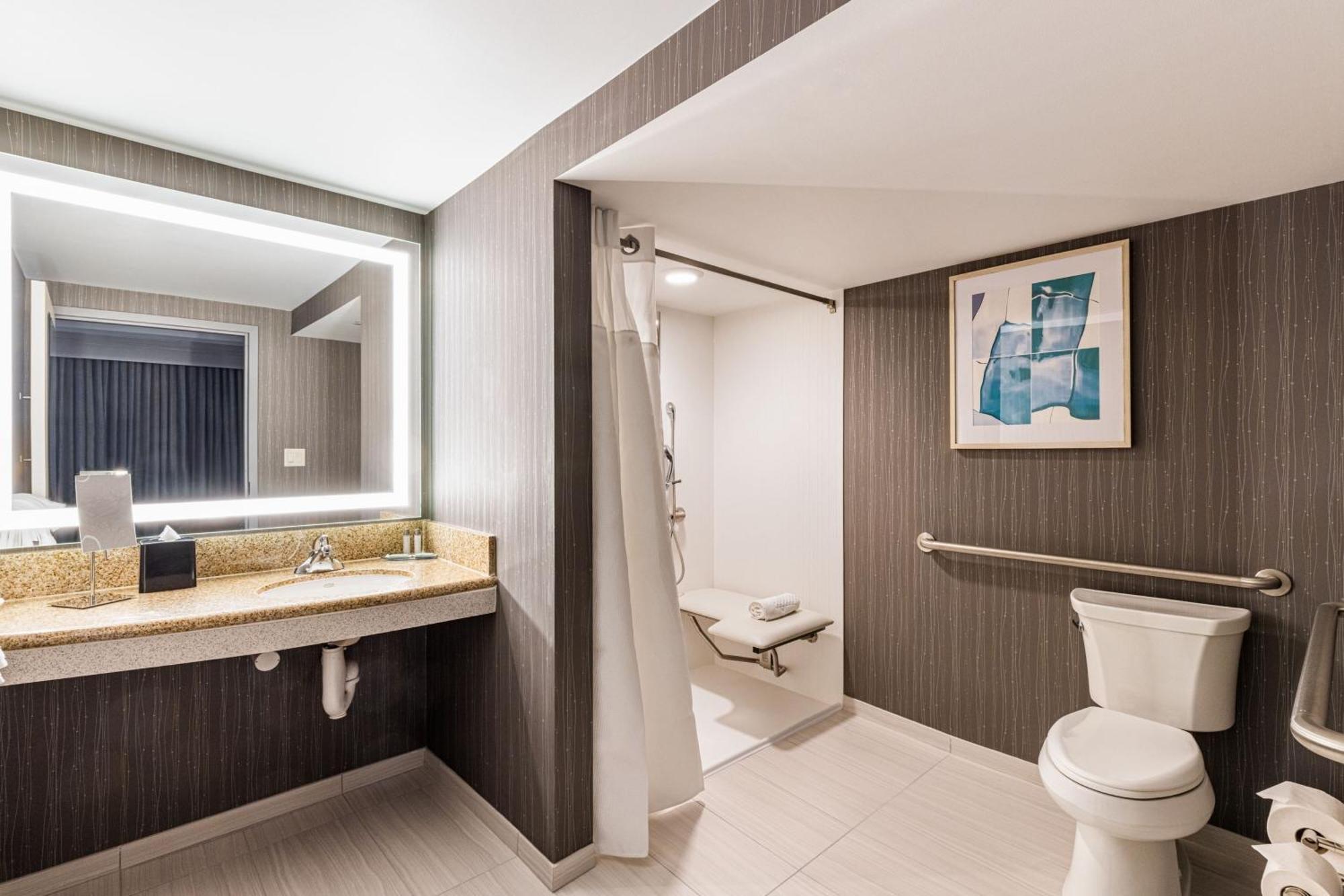 Courtyard By Marriott Boston
